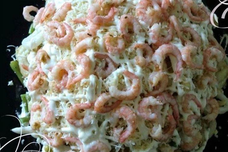 Ensalada de camarones, calamares, judías verdes y guisantes - recetas
