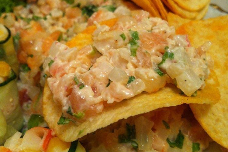 Ensalada de camarones, calamares y salmón - recetas