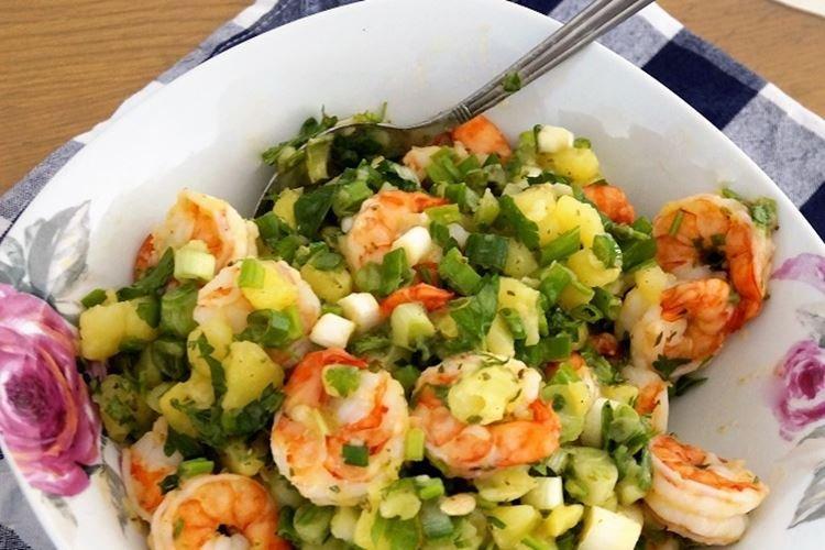 Ensalada de camarones, calamares y patatas - recetas