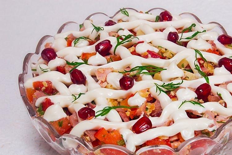 Salat mit geräuchertem Hähnchen - Rezepte