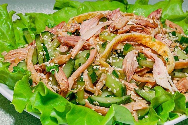 Salat mit Hähnchen und Gurken - Rezepte