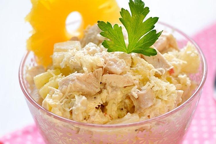 Salat mit Hähnchen und Ananas - Rezepte