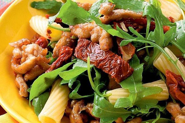 Salat mit Hähnchen und Nudeln - Rezepte