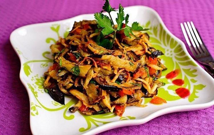 Salat mit Hähnchen und Auberginen - Rezepte