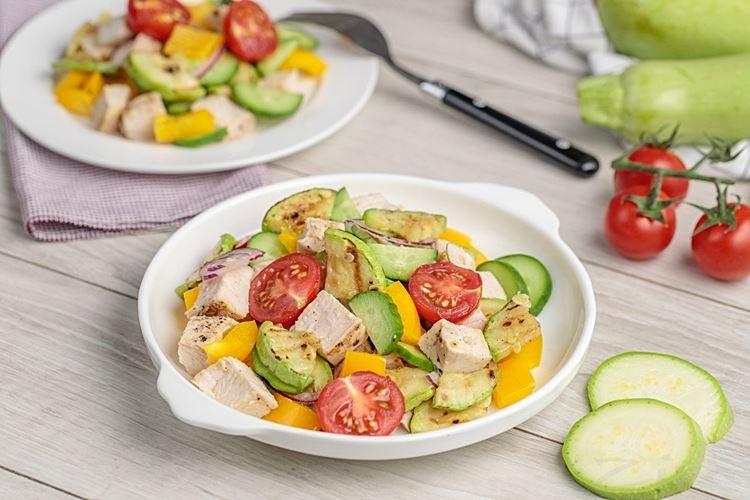 Salat mit Hähnchen und Zucchini - Rezepte