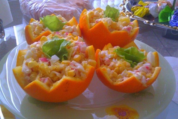 Ensalada de palitos de cangrejo con naranja - Recetas de ensaladas con mayonesa