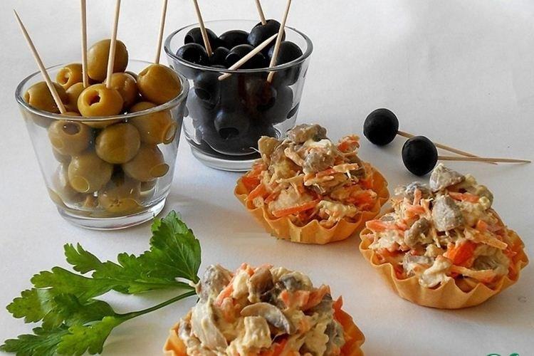 Ensalada de pollo, champiñones y mayonesa - Recetas de ensaladas con mayonesa