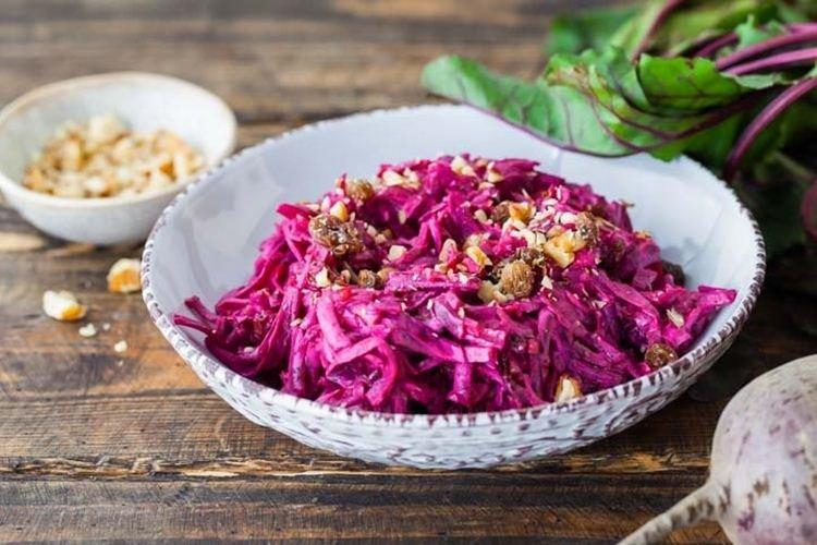 Ensalada de remolacha con ciruelas pasas y mayonesa - Recetas de ensaladas con mayonesa
