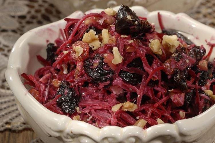 Ensalada de remolacha y ciruelas pasas - recetas