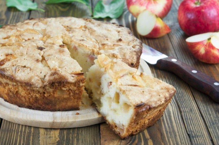 Charlotte con crema agria al horno - recetas