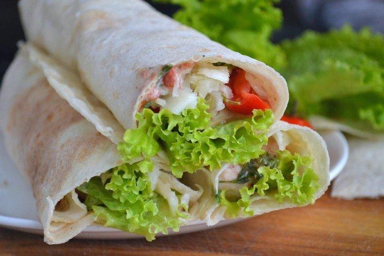 Shawarma de pollo con pepinillos casero - recetas