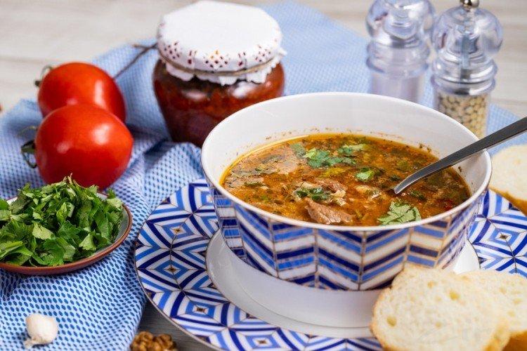 Sopa Kharcho con cebada perlada - recetas caseras