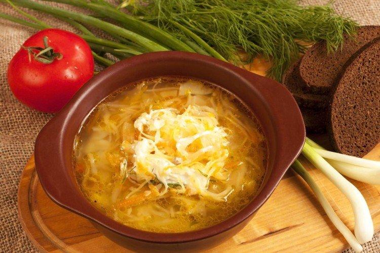 Sopa de cebolla con col - recetas de sopas para cada día