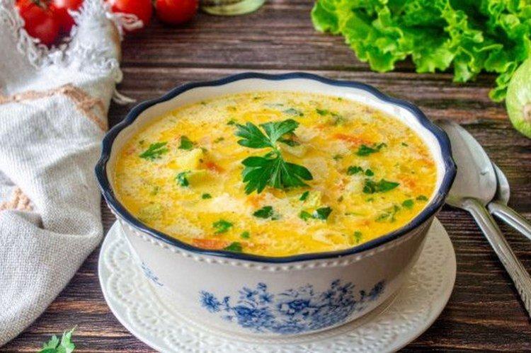 Sopa de queso con calabacín - recetas de sopas para cada día