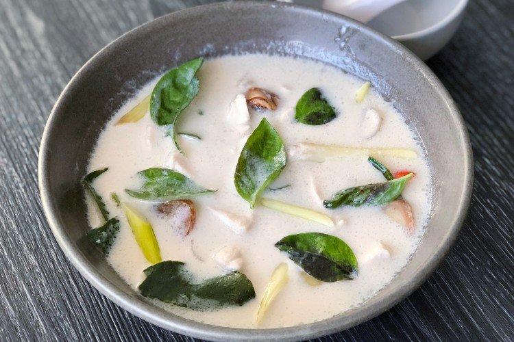 Sopa tailandesa con leche de coco - recetas de sopas para cada día