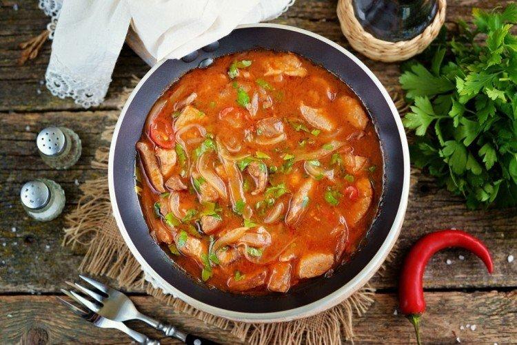Pork in Tomato Sauce in a Skillet - Recipes