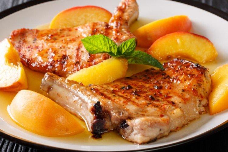 Pork with Peaches in a Skillet - Recipes