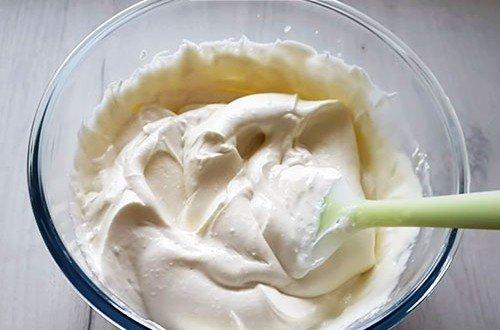 Pastel de fresa y gelatina sin horno - receta paso a paso