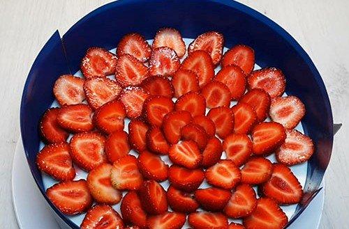 Pastel de fresa y gelatina sin horno - receta paso a paso