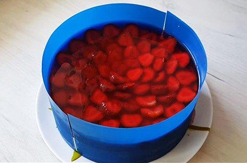 Pastel de fresa y gelatina sin horno - receta paso a paso