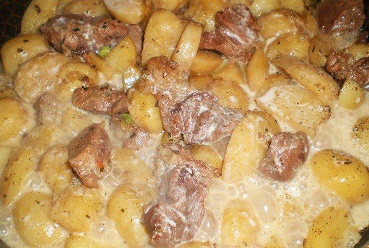 Braised Potatoes with Pork in Cream - Step-by-Step Recipes