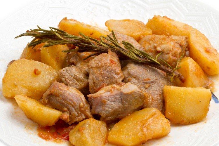 Chinese-Style Braised Meat with Potatoes - Step-by-Step Recipes