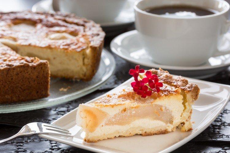Cazuela de requesón con manzanas en olla de cocción lenta - recetas