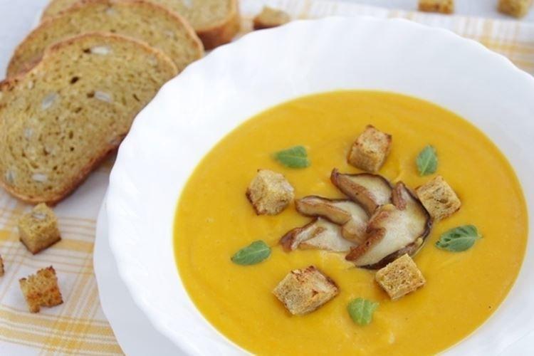 Sopa de calabaza con champiñones - recetas