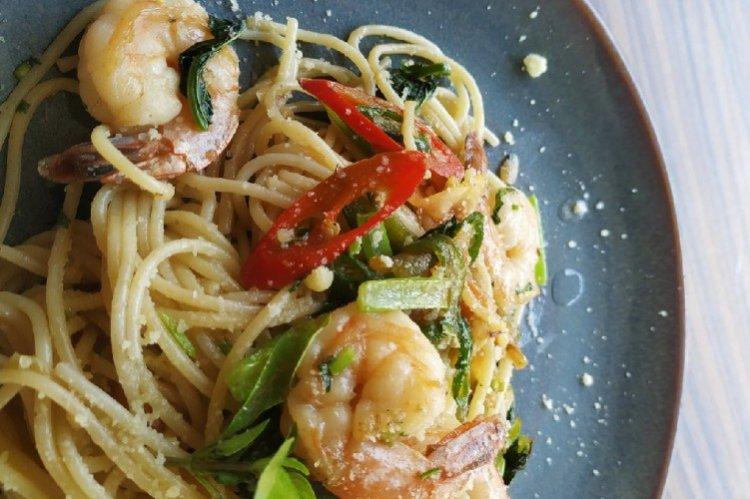 Pasta con gambas y brócoli - recetas de cena rápida con ingredientes sencillos