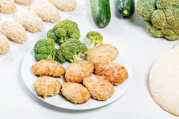 Hamburguesas de brócoli - recetas de cena rápida con ingredientes sencillos