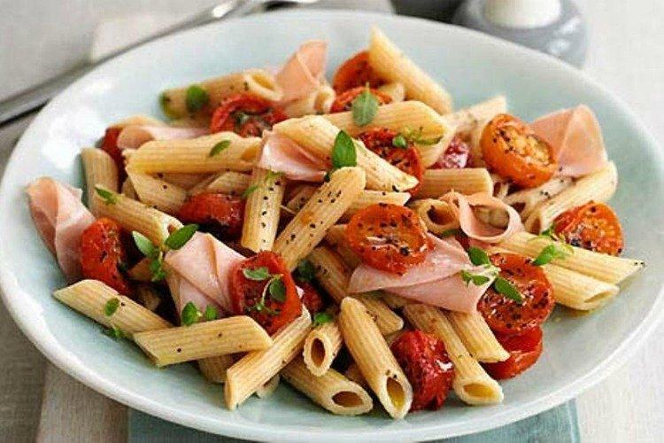 Pasta con jamón y tomates - Recetas para cenar en 15 minutos