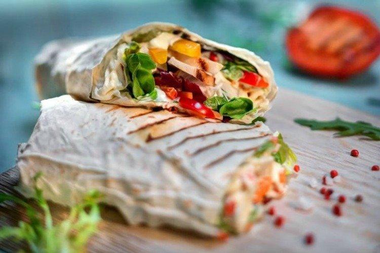 Shawarma de pollo y verduras - Recetas para cenar en 15 minutos