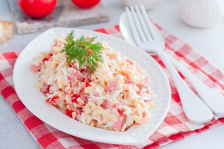 Ensalada de cangrejo con queso - Recetas para cenar en 15 minutos