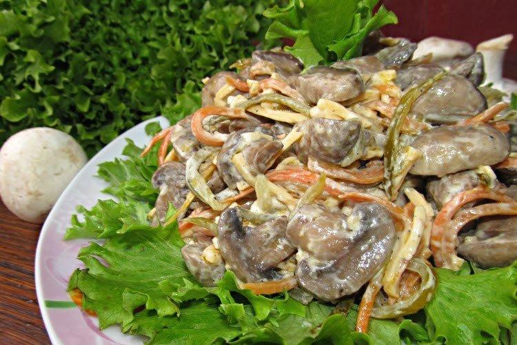Ensalada de champiñones con queso - Recetas de platos deliciosos y económicos