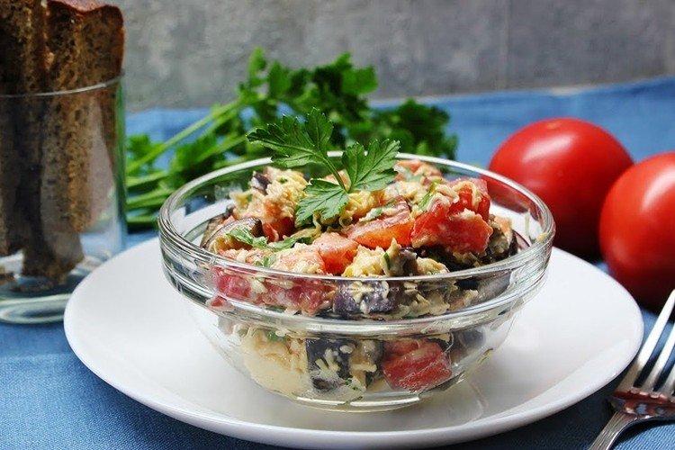 Ensalada de berenjenas y tomates - Recetas de platos deliciosos y económicos