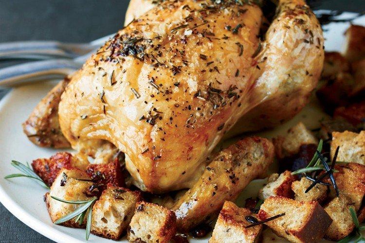 Pollo asado con pan - Recetas de platos deliciosos y económicos