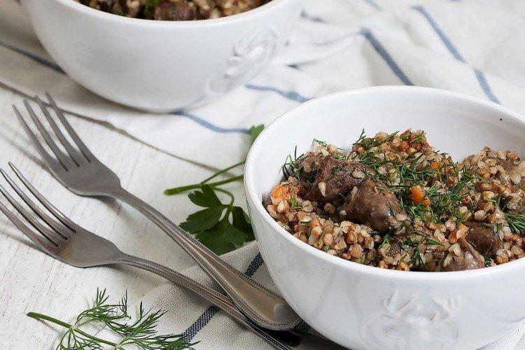 Trigo sarraceno con corazones de pollo - Recetas de platos principales para cada día