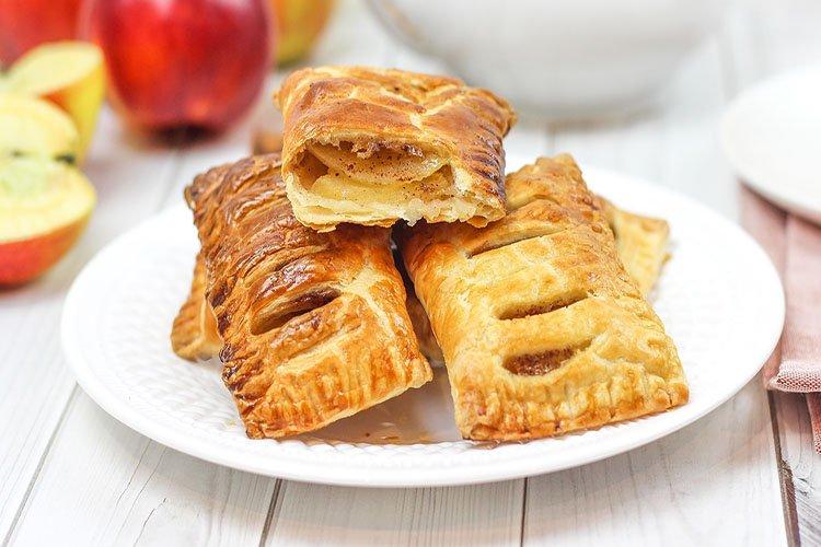 Lengüetas de hojaldre con manzana - Recetas de repostería con hojaldre