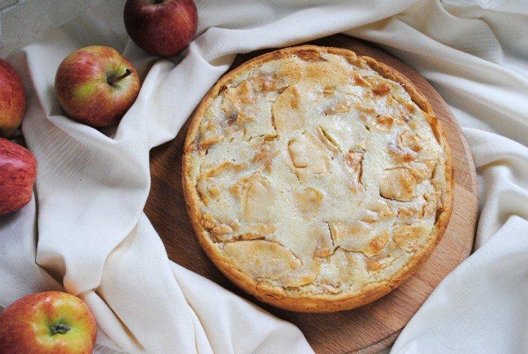 Fluffy Cloud Apple Pie in the Oven - Recipes