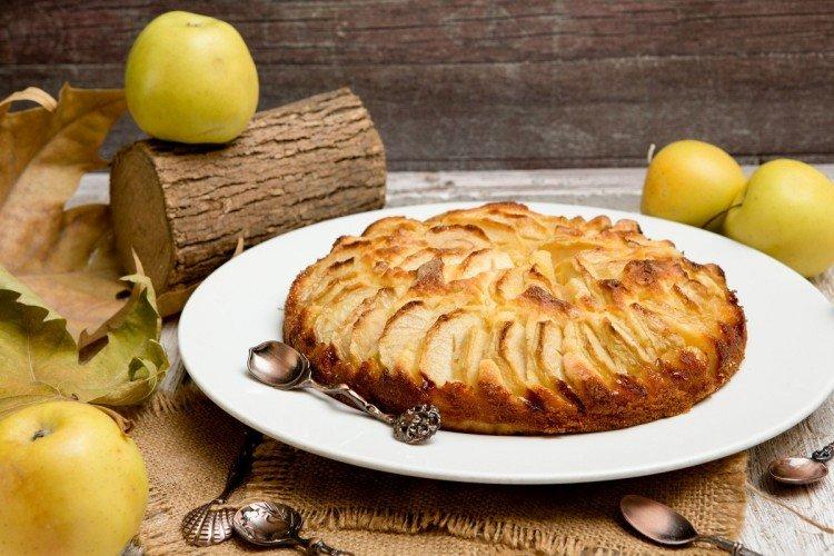 Italian Apple Pie in the Oven - Recipes