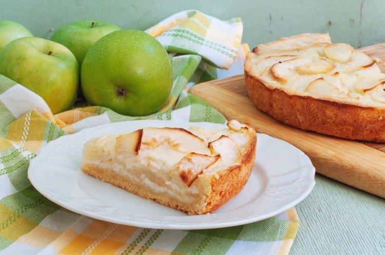 Grandma's Flower Garden Apple Pie in the Oven - Recipes