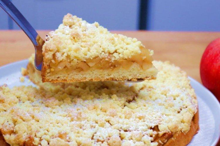 Idyllic Apple Pie in the Oven - Recipes
