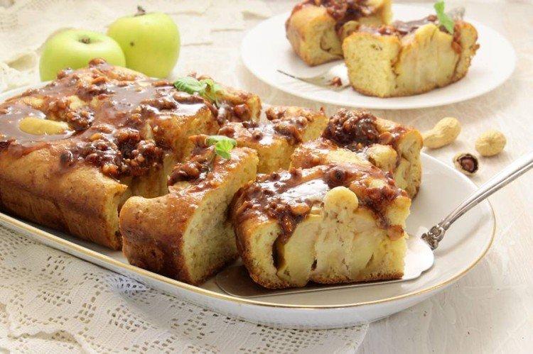 Caramel Apple Pie in the Oven - Recipes