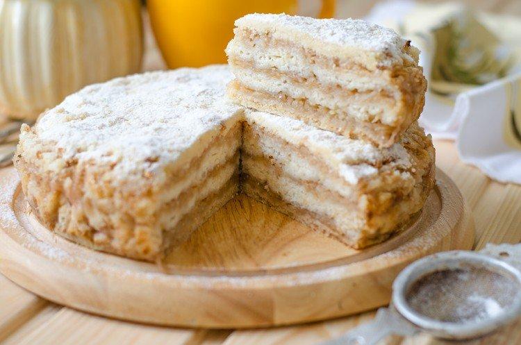 Lenten Apple Pie in the Oven - Recipes