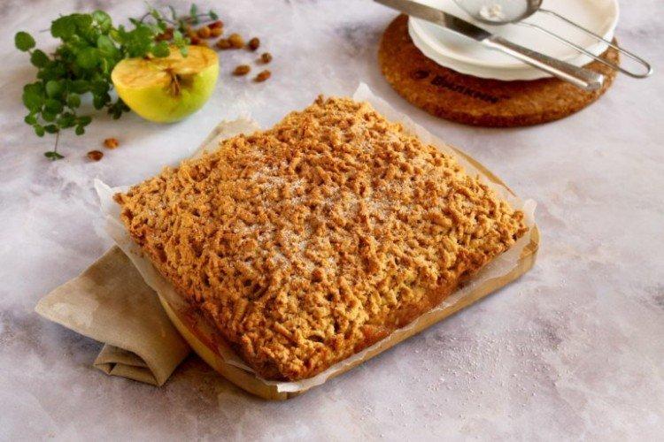 Christmas Apple Pie in the Oven - Recipes