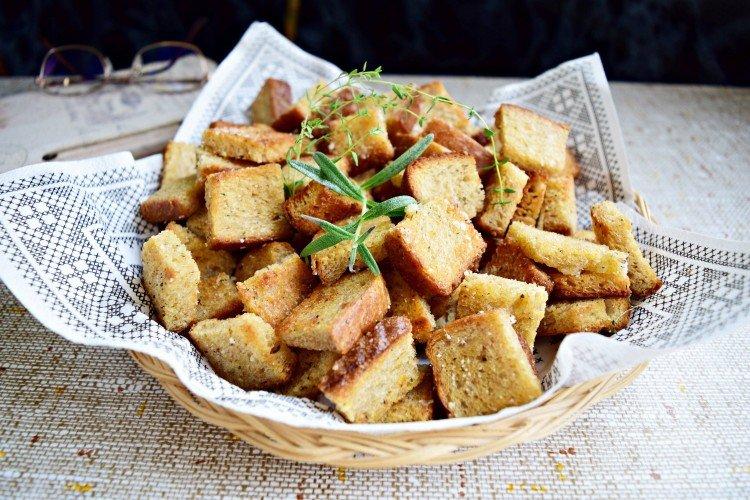 Garlic Croutons for Beer - Homemade Beer Snacks