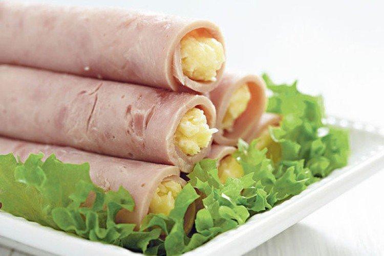 Aperitivo Rollos de deseos para la mesa festiva - recetas