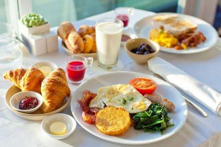 Breakfast in 15 Minutes: Quick and Delicious Recipes from Simple Ingredients