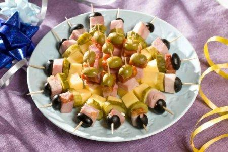 20 tolle Kanapee-Rezepte auf Spießen für den festlichen Tisch
