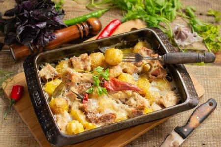 15 köstliche Rezepte für Schweinefleisch mit Kartoffeln aus dem Ofen